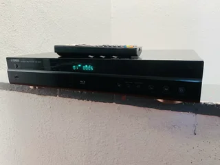 Yamaha Bluray BD-S667 with remote control working 100% for only R1600 not negotiable please