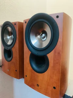 KEF Qi3 amazingly quality big size bookshelf speakers R4500 not negotiable and no scammers please .