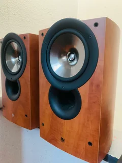 KEF Qi3 amazingly quality big size bookshelf speakers R4500 not negotiable and no scammers please .