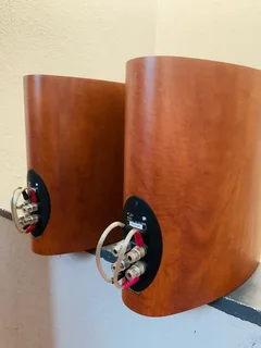 KEF Qi3 amazingly quality big size bookshelf speakers R4500 not negotiable and no scammers please .