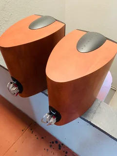 KEF Qi3 amazingly quality big size bookshelf speakers R4500 not negotiable and no scammers please .