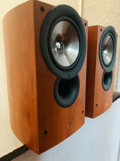 KEF Qi3 amazingly quality big size bookshelf speakers R4500 not negotiable and no scammers please .