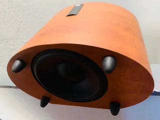 KEF PSW2500 powerfull active subwoofer with 250w  working  for only R4750 not negotiable