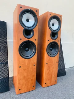 KEF Q55,2 speakers working  for only R4,550 not negotiable and no scammers please