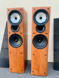 KEF Q55,2 speakers working  for only R4,550 not negotiable and no scammers please