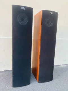 KEF Q55,2 speakers working  for only R4,550 not negotiable and no scammers please