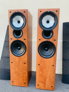 KEF Q55,2 speakers working  for only R4,550 not negotiable and no scammers please