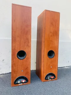 KEF Q55,2 speakers working  for only R4,550 not negotiable and no scammers please