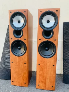 KEF Q55,2 speakers working  for only R4,550 not negotiable and no scammers please