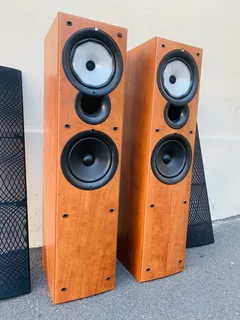 KEF Q55,2 speakers working  for only R4,550 not negotiable and no scammers please