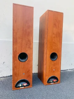 KEF Q55,2 speakers working  for only R4,550 not negotiable and no scammers please