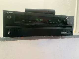 Onkyo HT-R558 amplifier with USB, HDMI and remote control working  for only R2,950 not negotiable