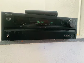 Onkyo HT-R558 amplifier with USB, HDMI and remote control working  for only R2,950 not negotiable