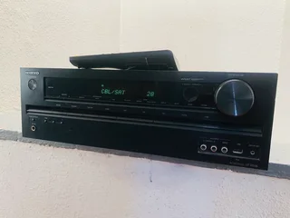 Onkyo HT-R558 amplifier with USB, HDMI and remote control working  for only R2,950 not negotiable
