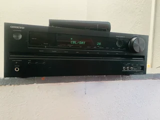 Onkyo HT-R558 amplifier with USB, HDMI and remote control working  for only R2,950 not negotiable