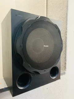 Piooner powerfull active subwoofer working 100% for only R2,250 not negotiable and no scammers