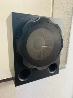 Piooner powerfull active subwoofer working 100% for only R2,250 not negotiable and no scammers