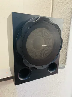 Piooner powerfull active subwoofer working 100% for only R2,250 not negotiable and no scammers