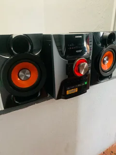 Samsung GIGA sound system with Bluetooth device, USB, aux, 5DVD changer, tape. Radio and more