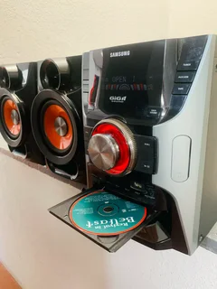 Samsung GIGA sound system with Bluetooth device, USB, aux, 5DVD changer, tape. Radio and more