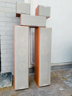 Sony speakers 180w 8omhs with surround speakers in excellent condition R1,450 not negotiable