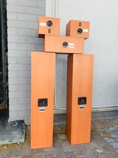 Sony speakers 180w 8omhs with surround speakers in excellent condition R1,450 not negotiable