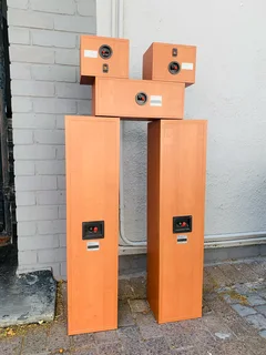 Sony speakers 180w 8omhs with surround speakers in excellent condition R1,450 not negotiable