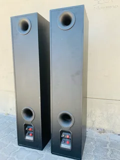 Bowers and winkins DM309 speakers working 100% R3250 not negotiable and no scammers please