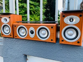 Jamo speakers in excellent working condition for only R1200 not negotiable and no scammers please