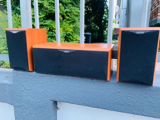 Jamo speakers in excellent working condition for only R1200 not negotiable and no scammers please