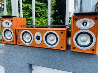 Jamo speakers in excellent working condition for only R1200 not negotiable and no scammers please