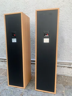 Jamo floor standing speakers 8ohms 140w in excellent working condition for only R2000 not negotiable
