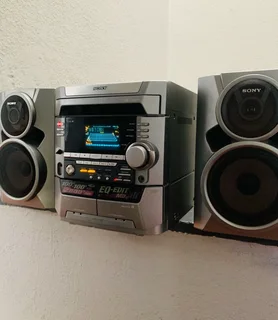 Sony powerfull Hifi with Bluetooth device, optical to connect to TV, Radio etc with good sound