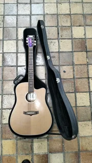 TangleWood acoustic guitar &amp; Hard Case - Mint Condition