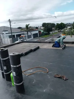 BRICKLAYER, PLASTERER, SKIMMER, TILER, PAINTER LOOKING FOR WORK URGENTLY.