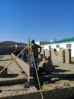 BRICKLAYER, PLASTERER, SKIMMER, TILER, PAINTER LOOKING FOR WORK URGENTLY.