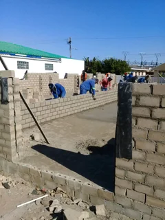 Bricklayer, Plasterer, Skimmer, Tiler, Painter Looking For Work.