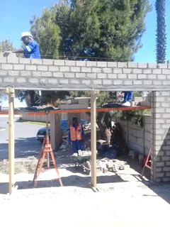 BRICKLAYER, PLASTERER, SKIMMER, TILER, PAINTER LOOKING FOR WORK.