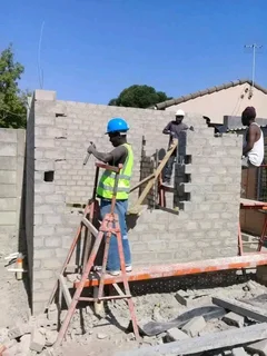 BRICKLAYER, PLASTERER, SKIMMER, TILER, PAINTER LOOKING FOR WORK.