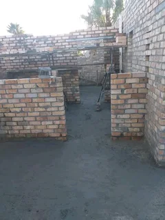 BRICKLAYER, PLASTERER, SKIMMER, TILER, PAINTER LOOKING FOR WORK.