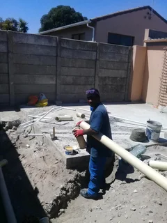 BRICKLAYER, PLASTERER, SKIMMER, TILER, PAINTER LOOKING FOR WORK URGENTLY