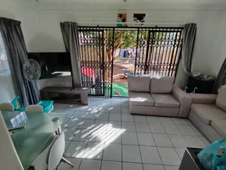 Durban North Spacious secure garden cottage