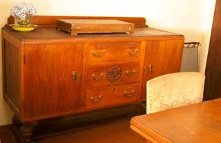 6 seater or 4 seater dining room with a leaf insert set and sideboard