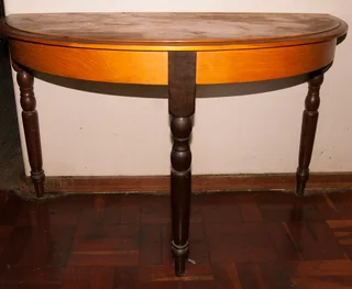 Half round table 600 mm x 700mm Height