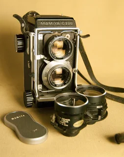 Mint condition Mamiya C220 Professional. Standard 105mm + wide angle 65mm lenses