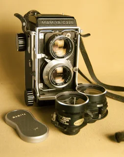 Mint condition Mamiya C220 Professional. Standard 105mm &#43; wide angle 65mm lenses