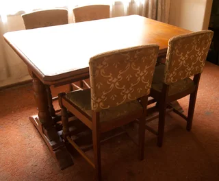 6 seater/ 4 seater dining room with a leaf insert set and sideboard