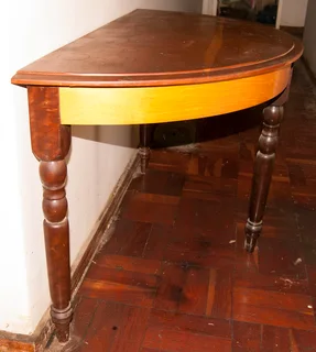 Half round table 600 mm x 700mm Height