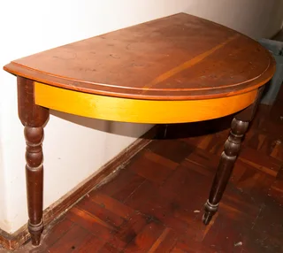 Half round table 600 mm x 700mm Height