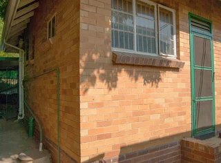 Save and secure Garden Cottage for one near Emmarentia Dam